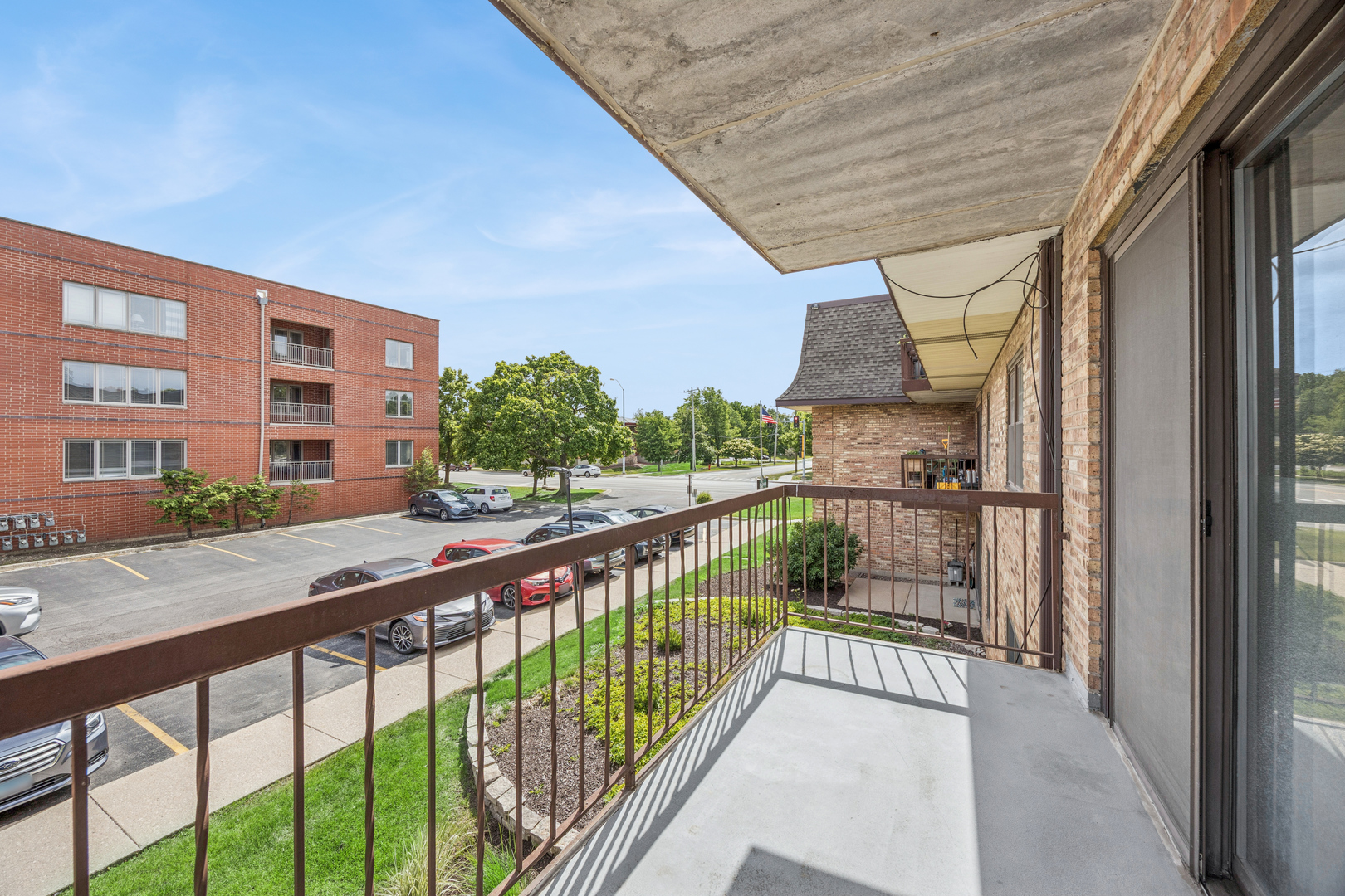 475 N Cass Avenue #205, Westmont, IL 60559