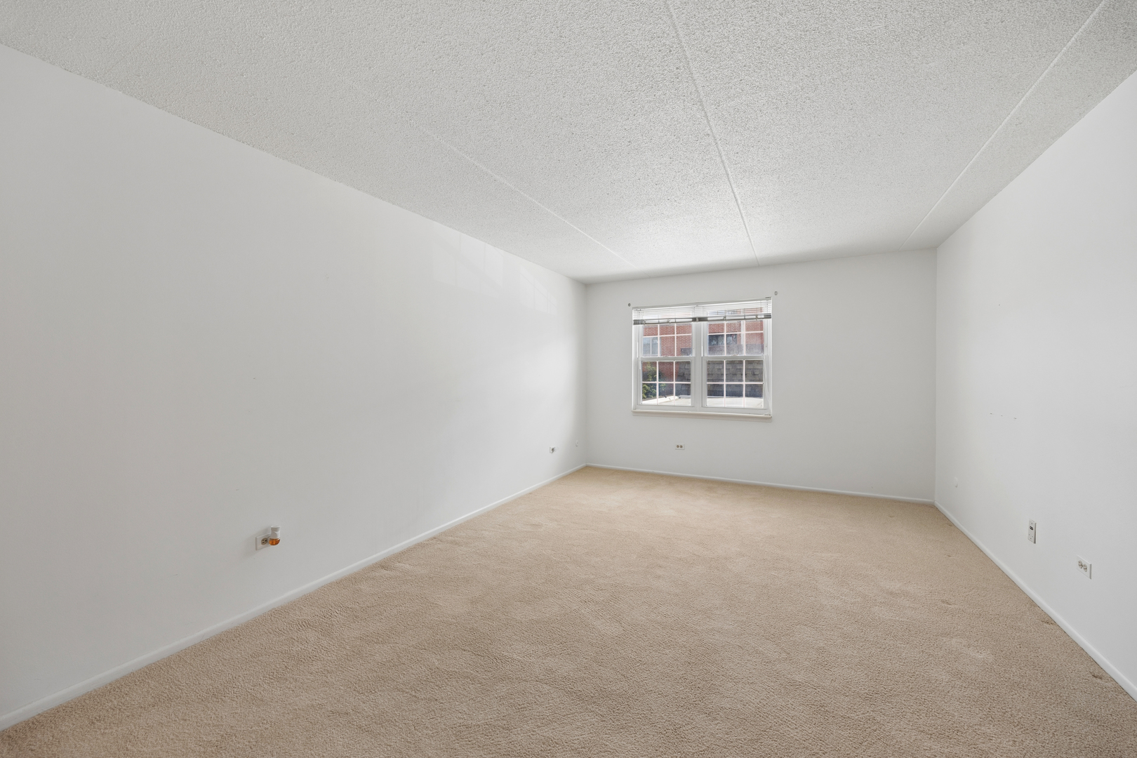 475 N Cass Avenue #205, Westmont, IL 60559