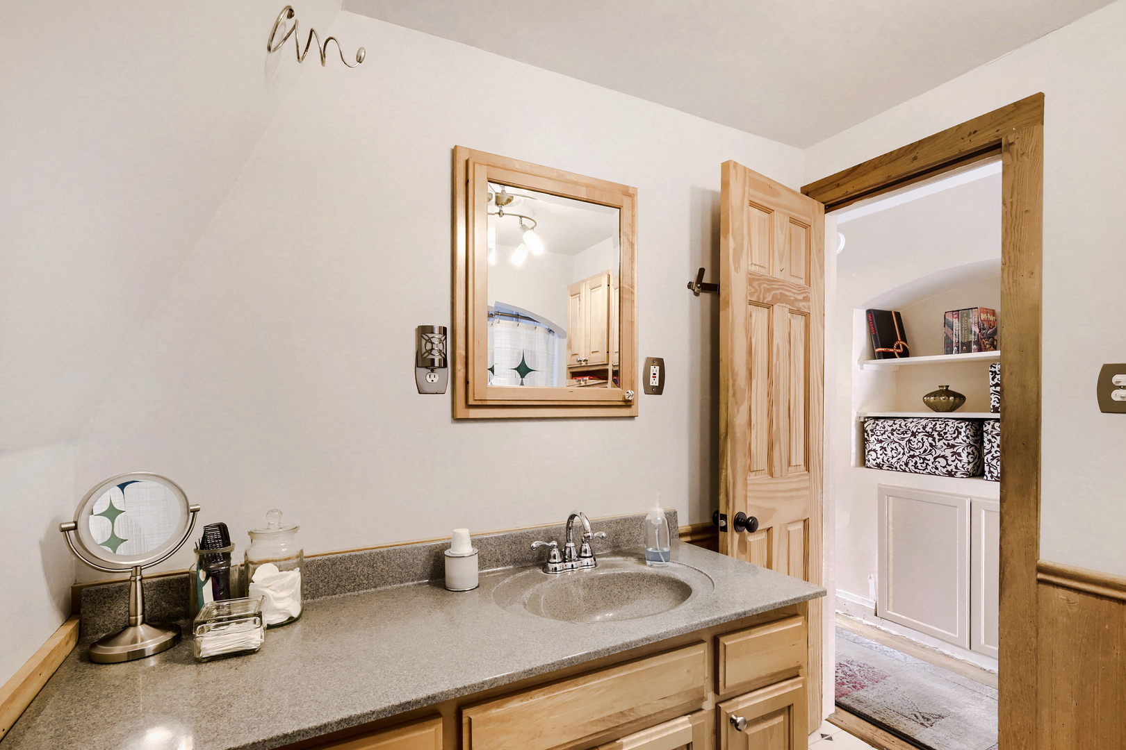 15 W Ann Street, Lombard, IL 60148