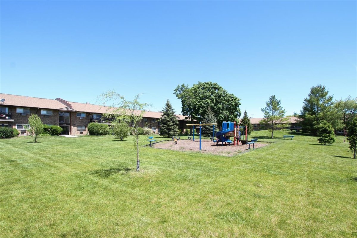 834 E Old Willow Road #209, Prospect Heights, IL 60070