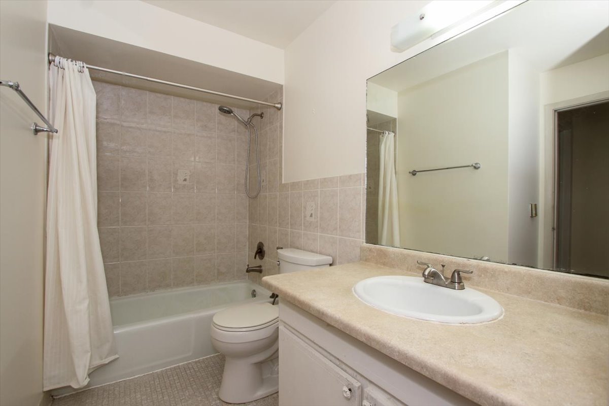 834 E Old Willow Road #209, Prospect Heights, IL 60070