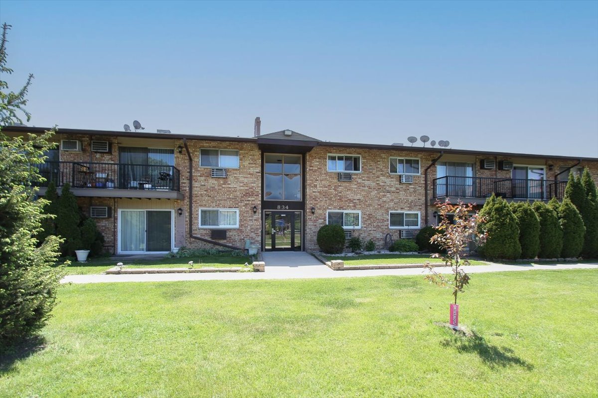 834 E Old Willow Road #209, Prospect Heights, IL 60070