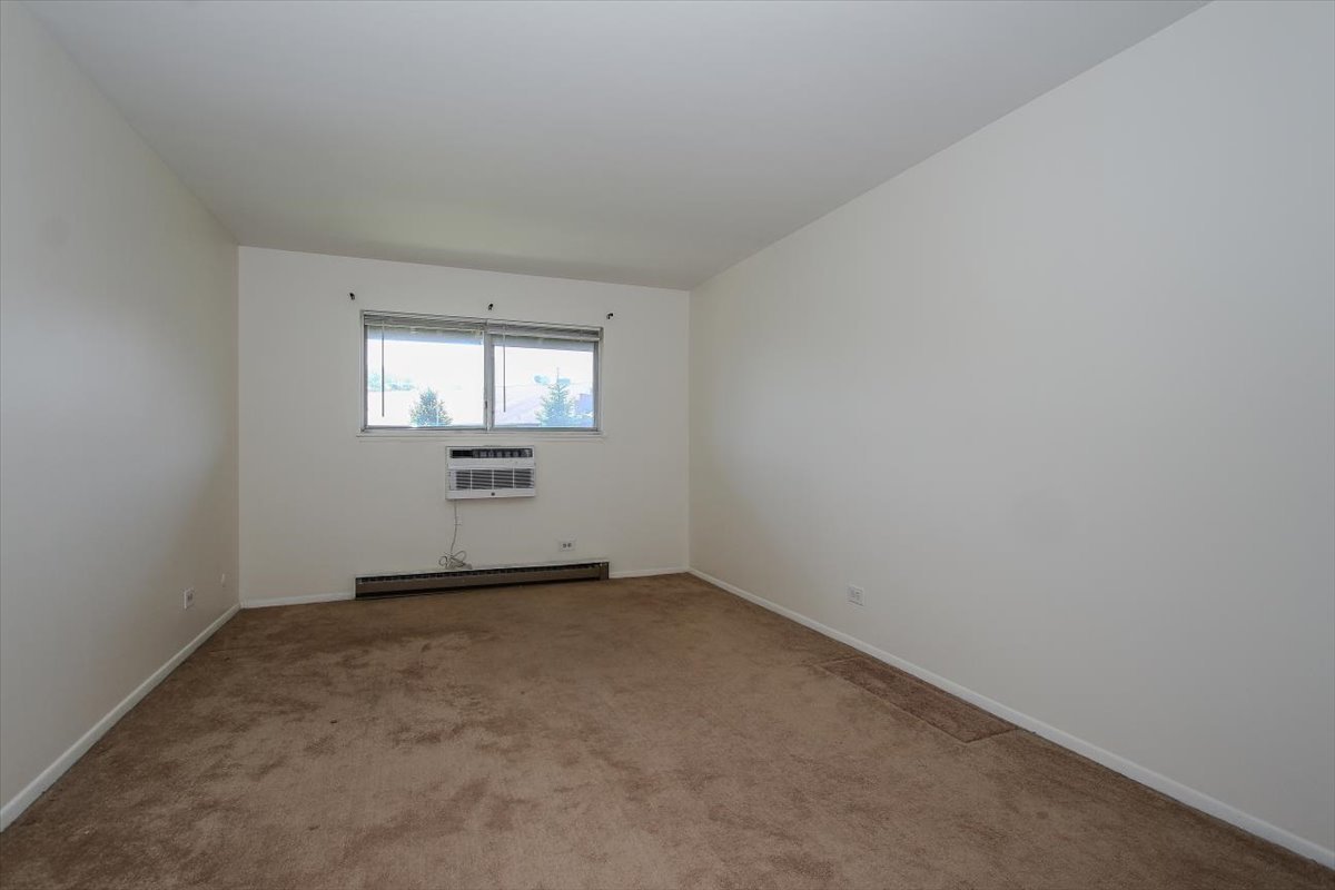 834 E Old Willow Road #209, Prospect Heights, IL 60070