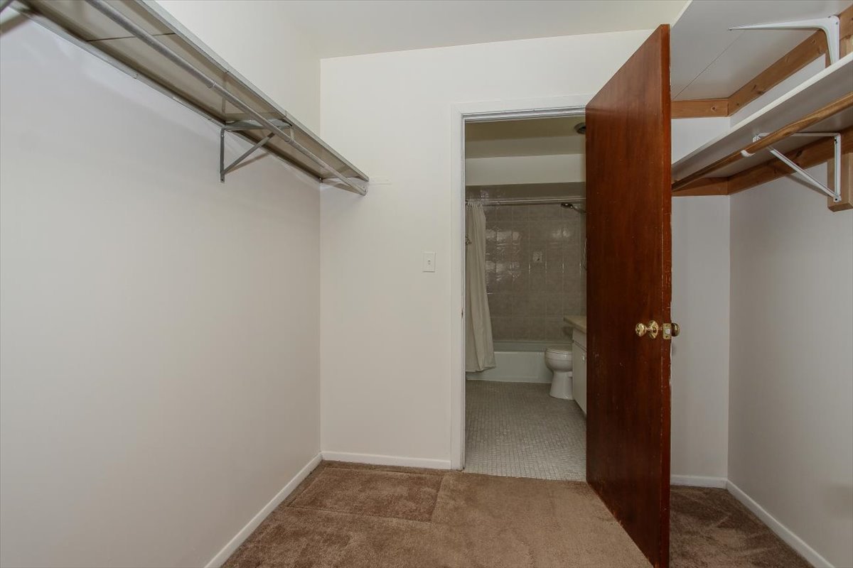 834 E Old Willow Road #209, Prospect Heights, IL 60070