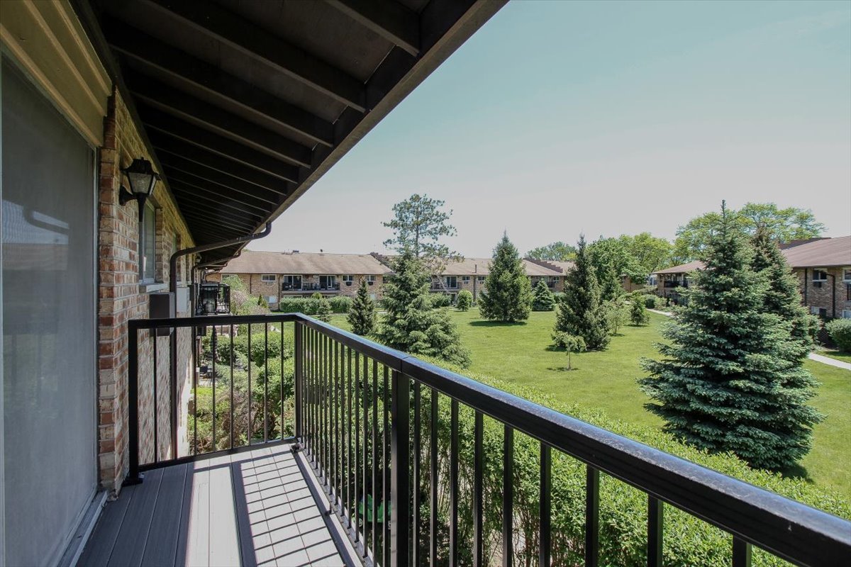 834 E Old Willow Road #209, Prospect Heights, IL 60070