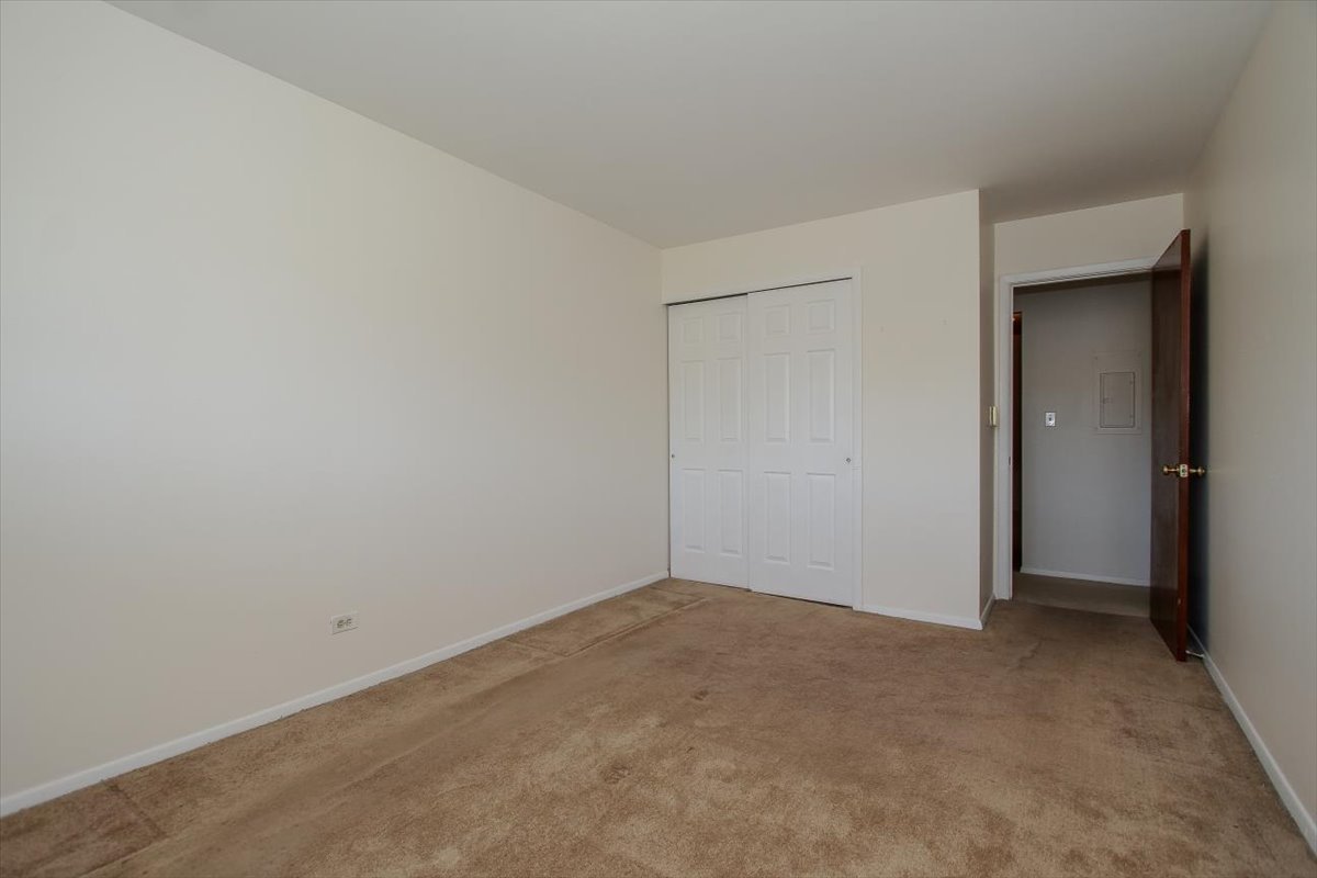 834 E Old Willow Road #209, Prospect Heights, IL 60070