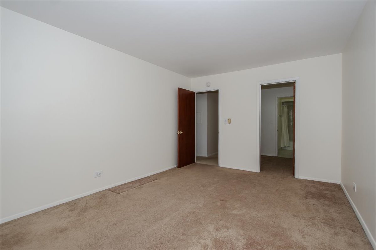 834 E Old Willow Road #209, Prospect Heights, IL 60070