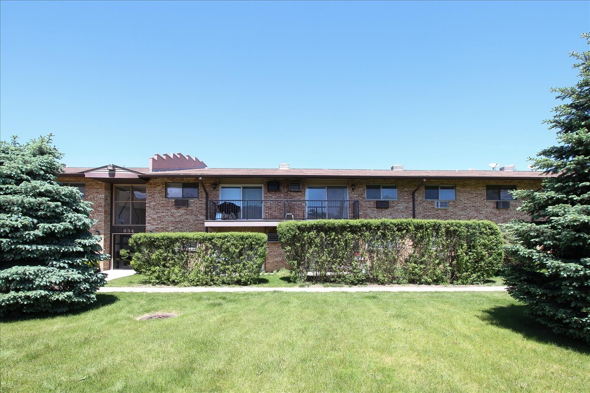 834 E Old Willow Road #209, Prospect Heights, IL 60070
