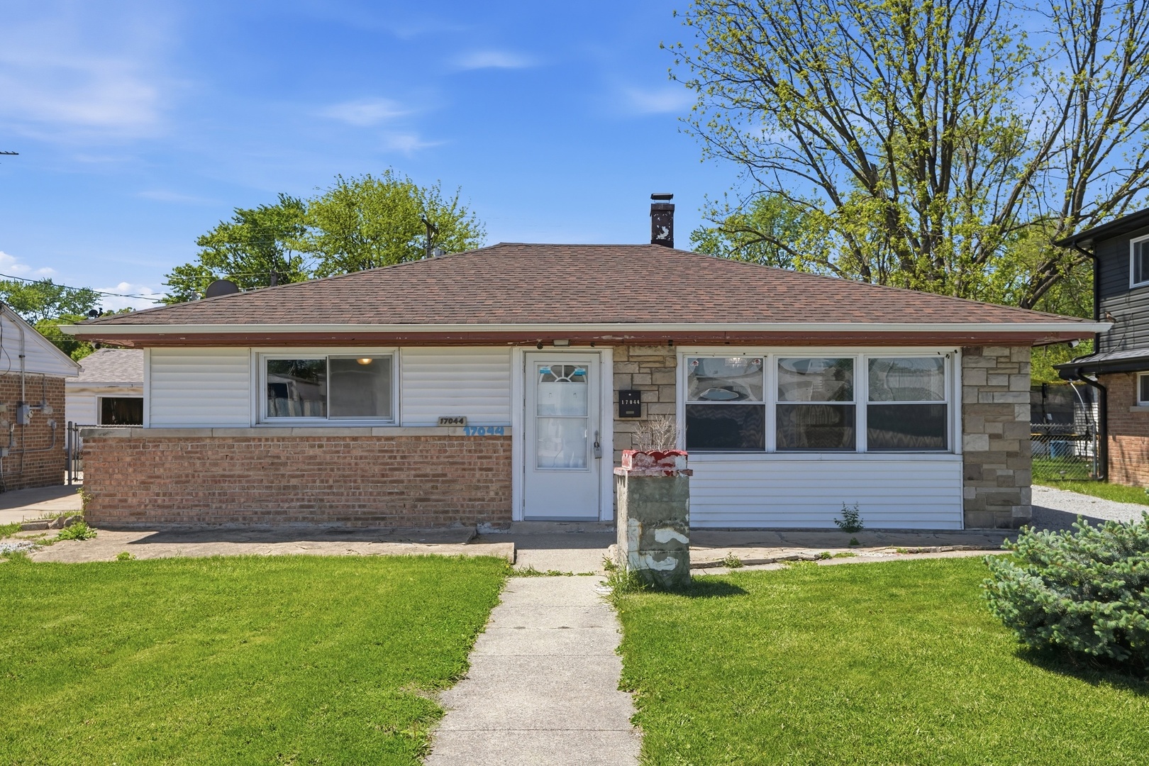 17044 Burnham Avenue, Lansing, IL 60438