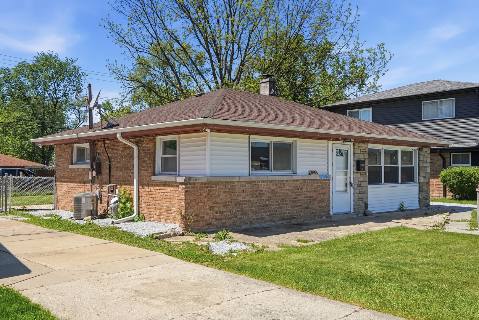 17044 Burnham Avenue, Lansing, IL 60438