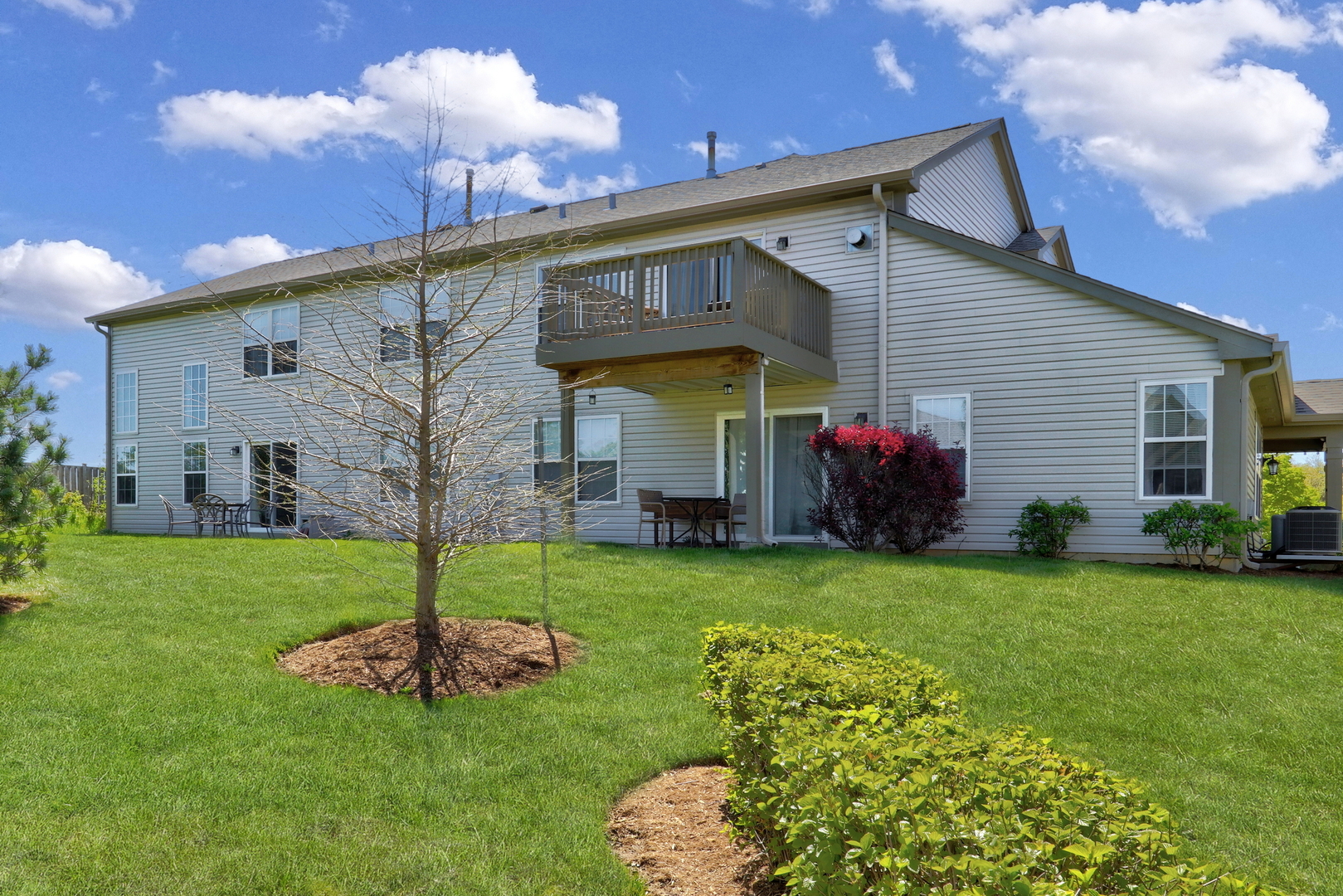 563 Willow Way #563, Lindenhurst, IL 60046