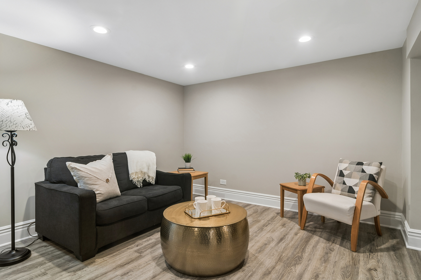 1653 N Douglas Avenue, Arlington Heights, IL 60004