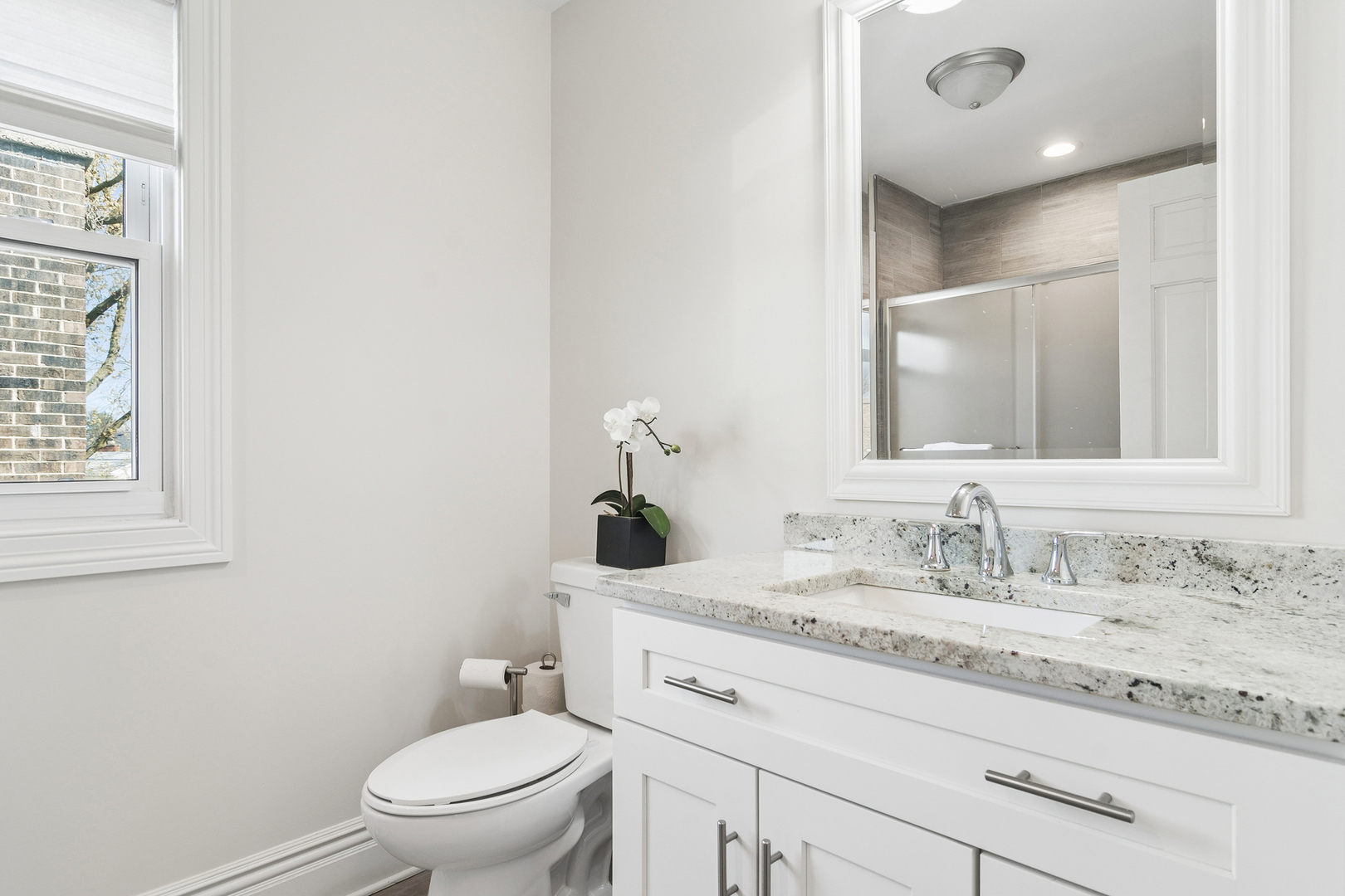 1653 N Douglas Avenue, Arlington Heights, IL 60004