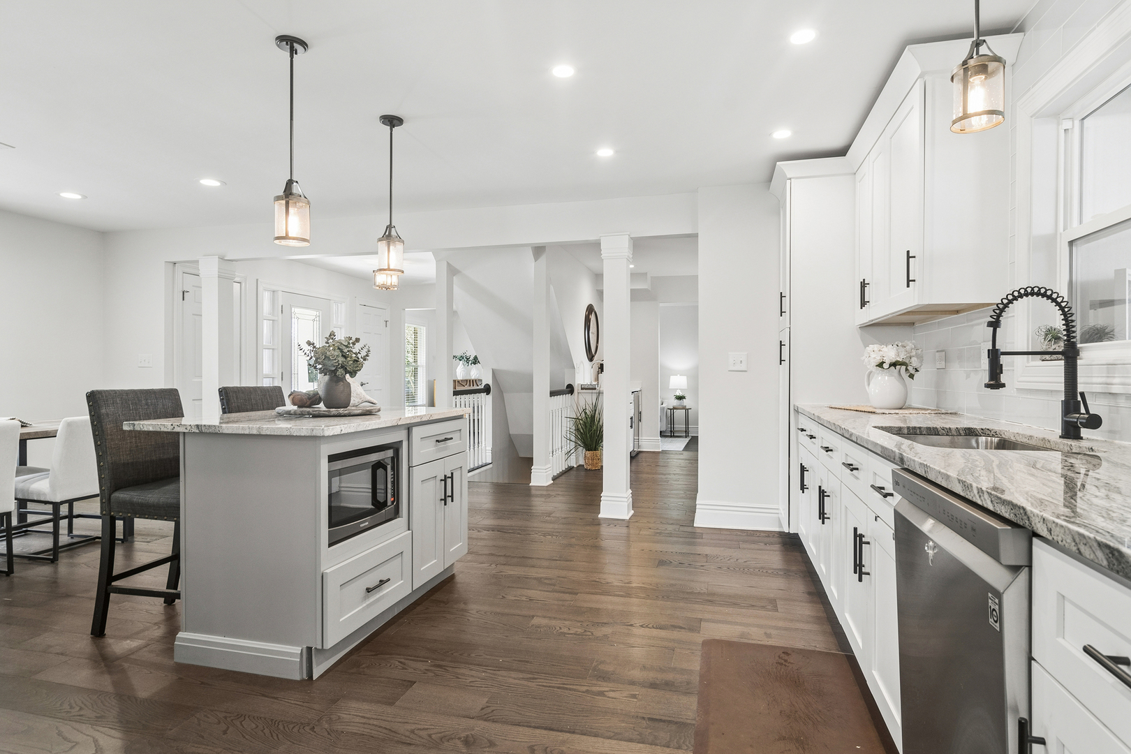 1653 N Douglas Avenue, Arlington Heights, IL 60004