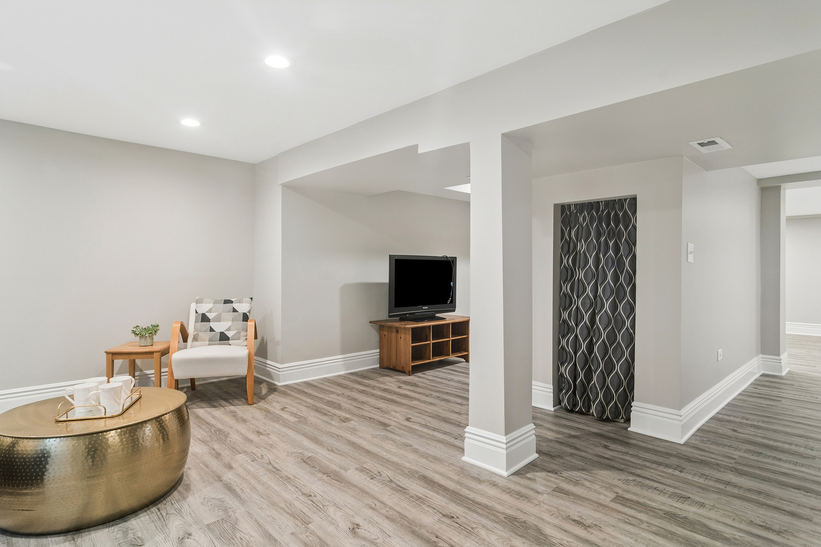 1653 N Douglas Avenue, Arlington Heights, IL 60004