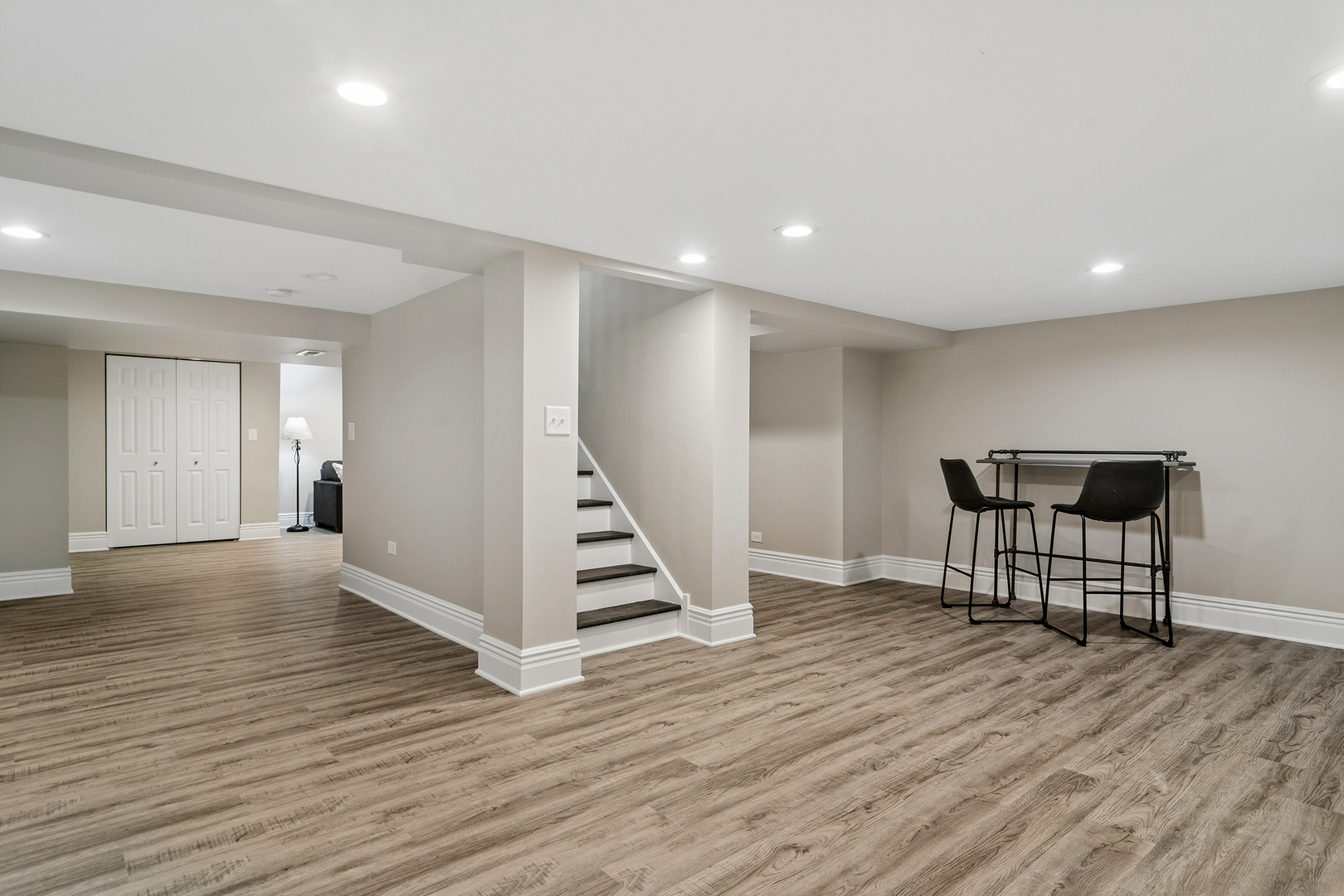 1653 N Douglas Avenue, Arlington Heights, IL 60004
