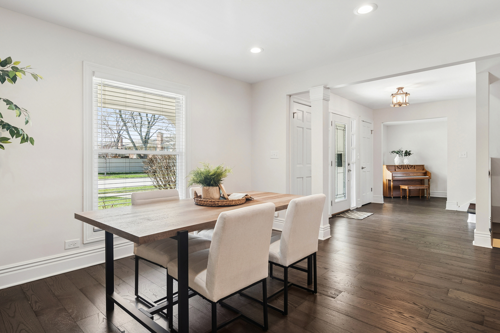 1653 N Douglas Avenue, Arlington Heights, IL 60004