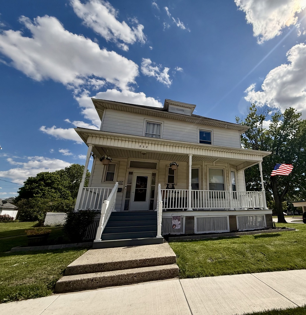222 W Main Street, Clinton, IL 61727
