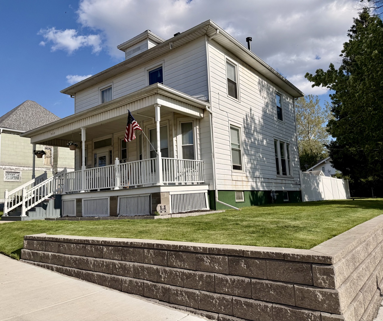 222 W Main Street, Clinton, IL 61727