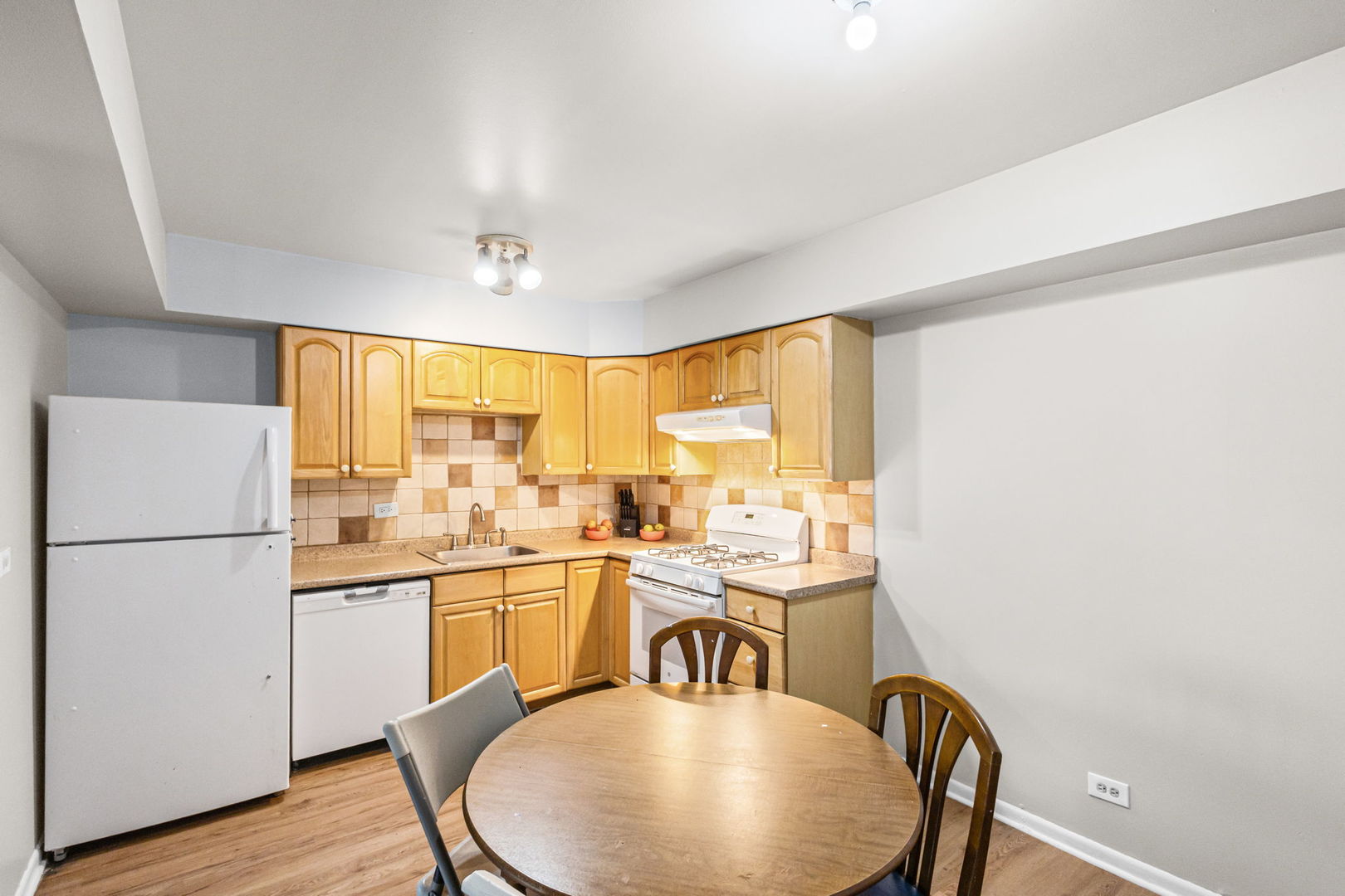 9458 Kelvin Lane #103, Schiller Park, IL 60176