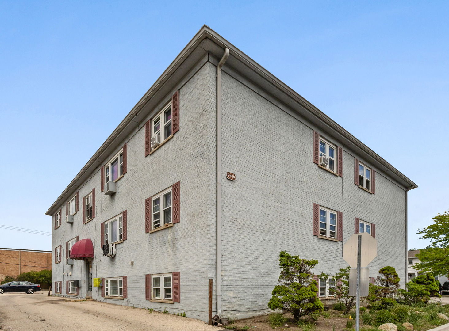 9458 Kelvin Lane #103, Schiller Park, IL 60176