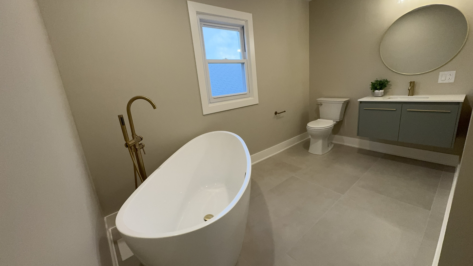 8135 S Bishop Street, Chicago, IL 60620