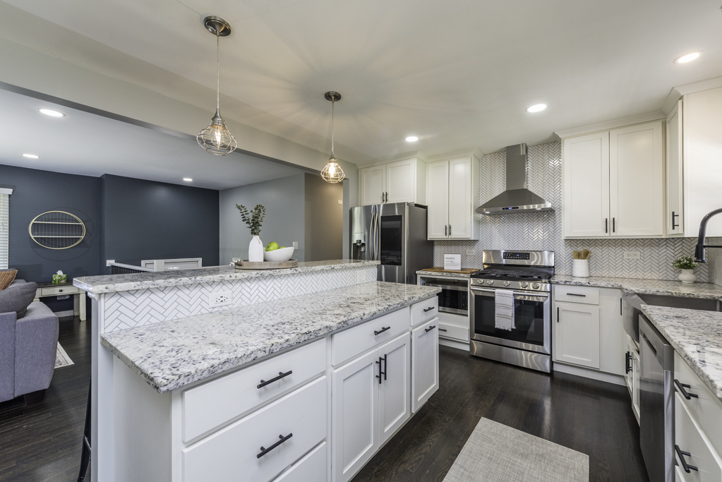 2308 Carriage Lane, Lindenhurst, IL 60046
