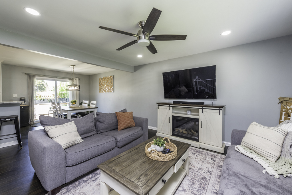 2308 Carriage Lane, Lindenhurst, IL 60046