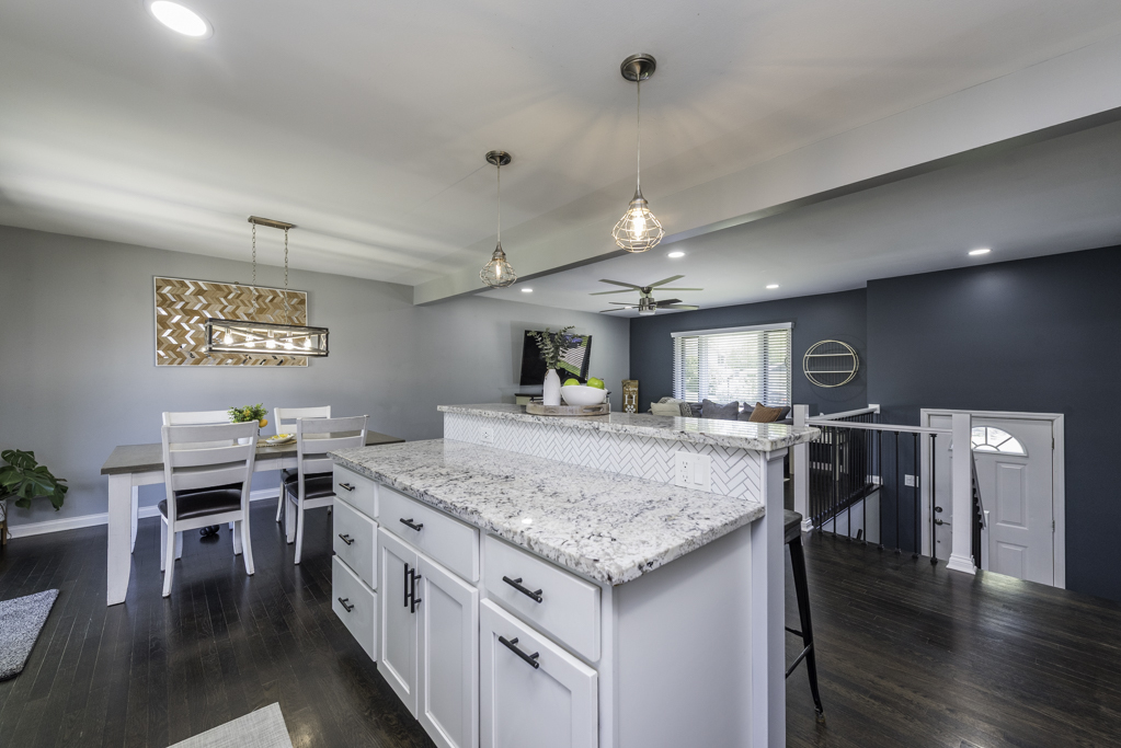 2308 Carriage Lane, Lindenhurst, IL 60046