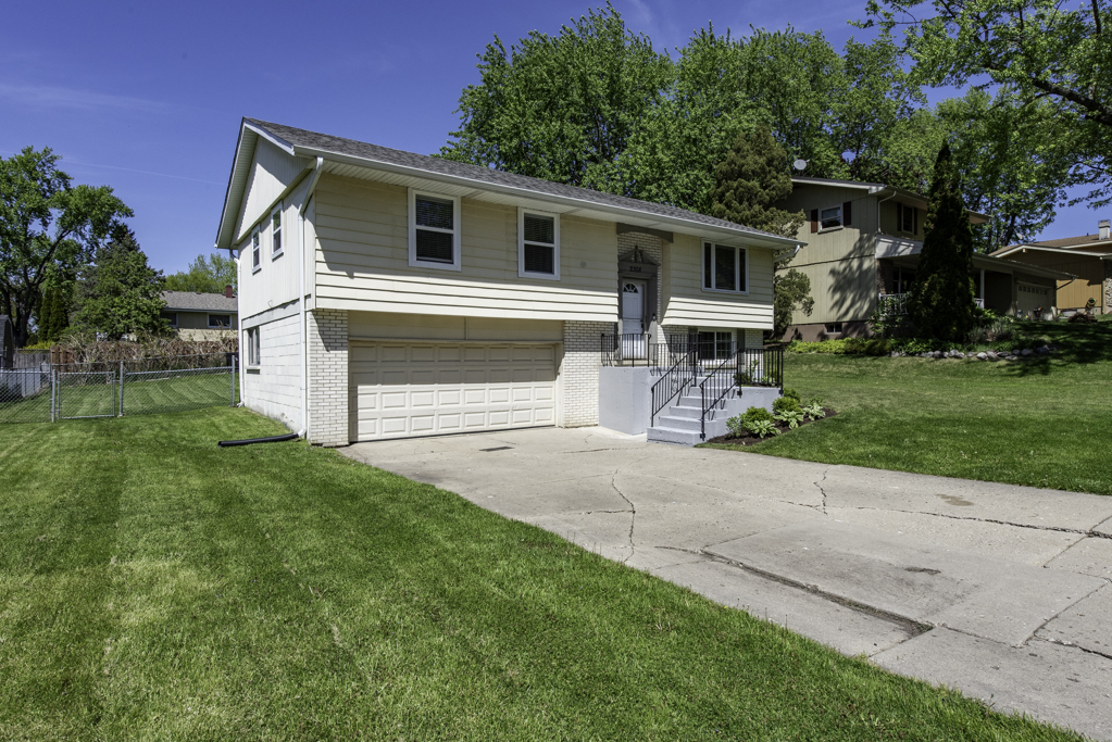 2308 Carriage Lane, Lindenhurst, IL 60046