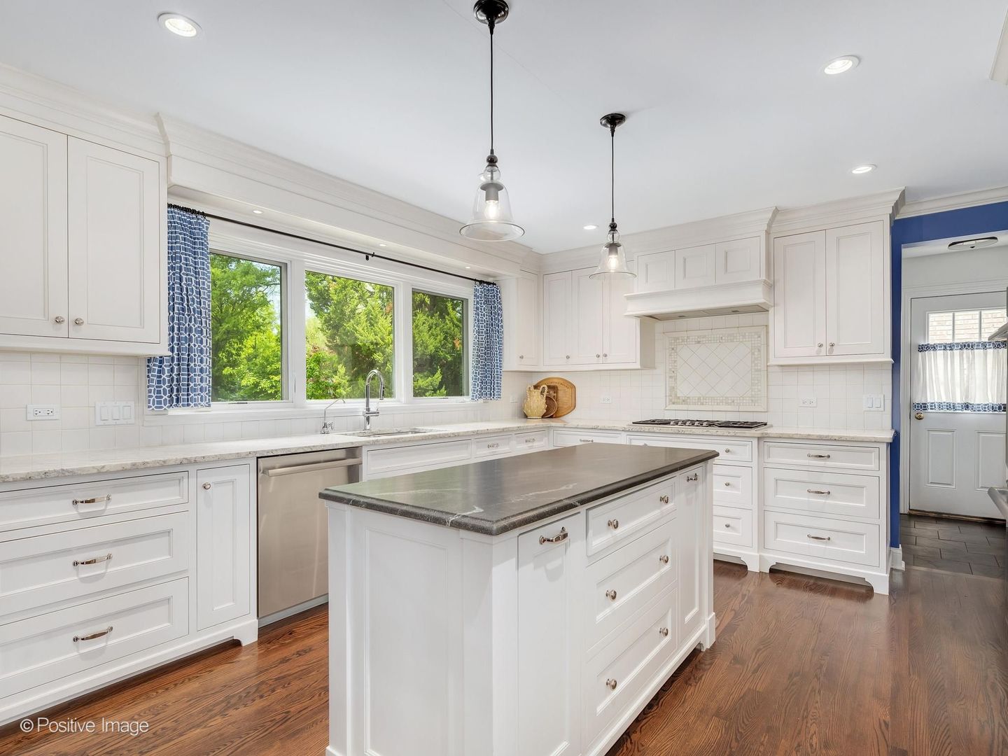 130 Naperville Road, Clarendon Hills, IL 60514