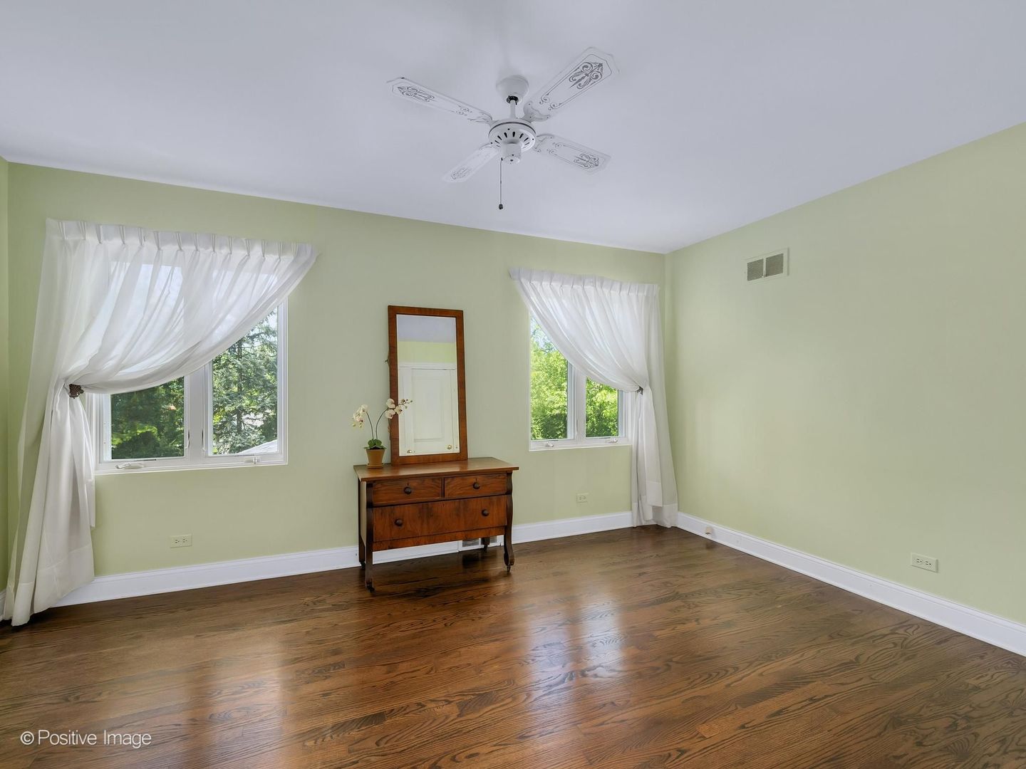 130 Naperville Road, Clarendon Hills, IL 60514