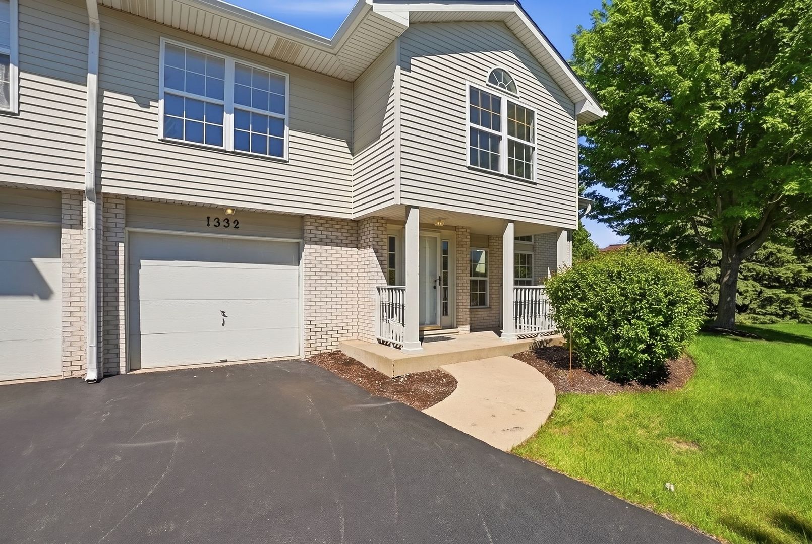 1332 Sugar Court, Naperville, IL 60563