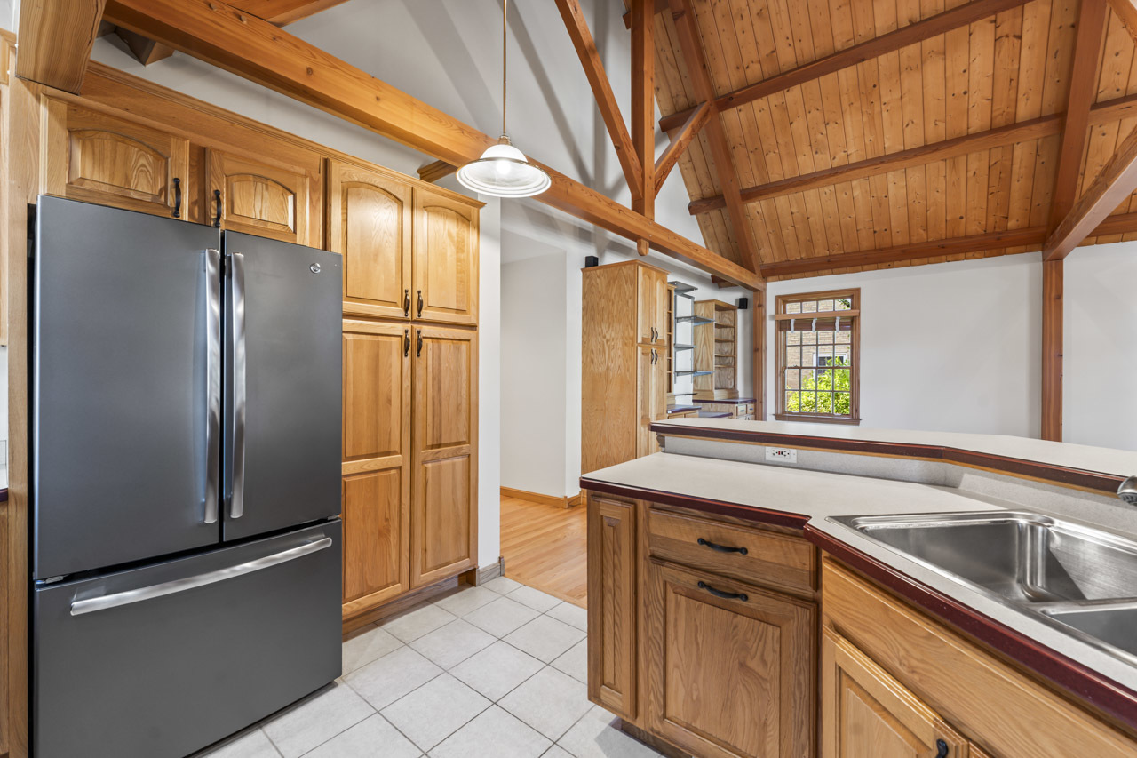 107 N Elmhurst Avenue, Mount Prospect, IL 60056