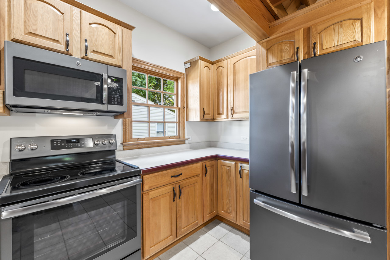 107 N Elmhurst Avenue, Mount Prospect, IL 60056