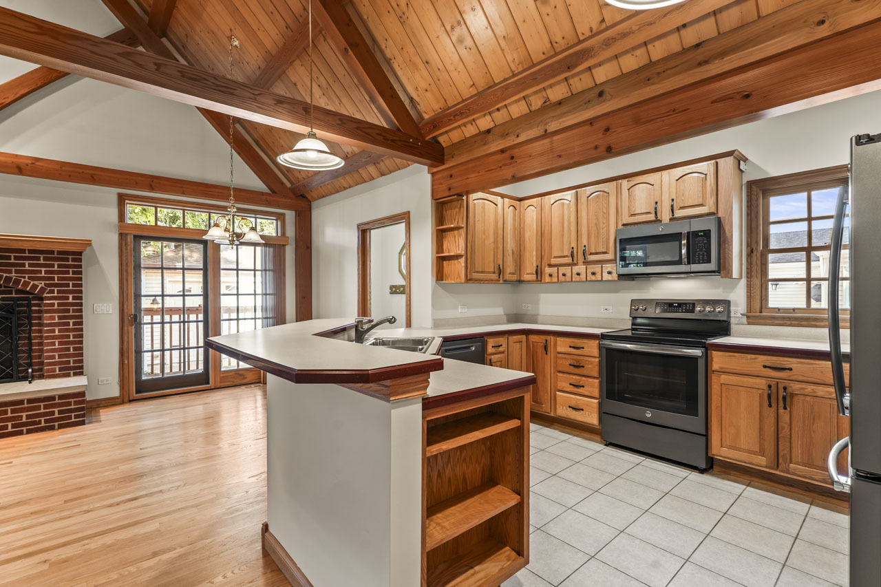 107 N Elmhurst Avenue, Mount Prospect, IL 60056