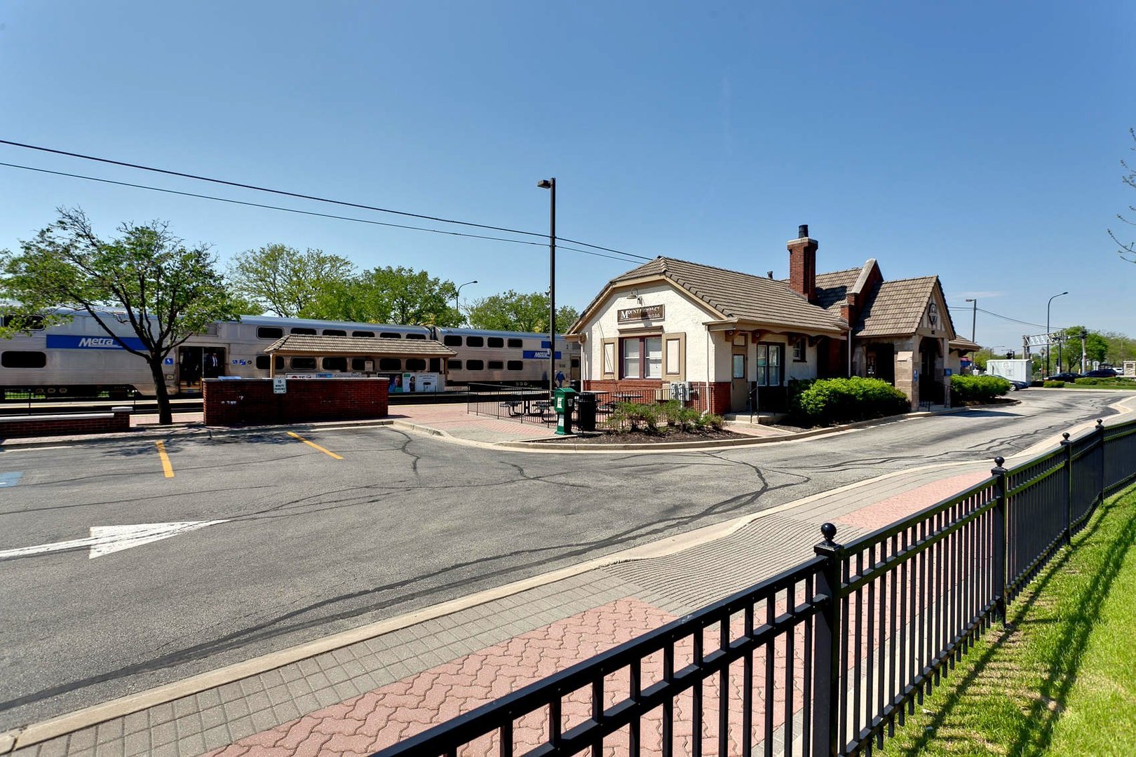 107 N Elmhurst Avenue, Mount Prospect, IL 60056