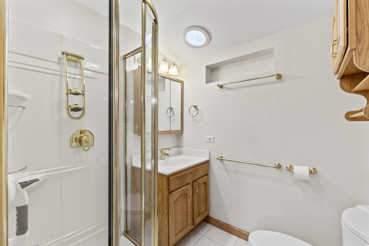 107 N Elmhurst Avenue, Mount Prospect, IL 60056