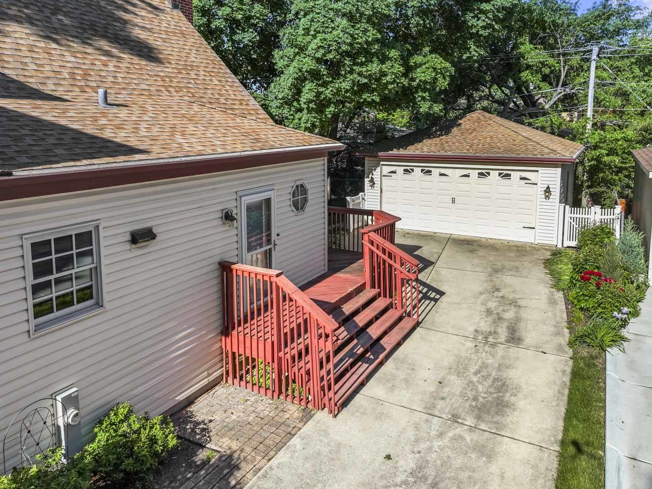 107 N Elmhurst Avenue, Mount Prospect, IL 60056