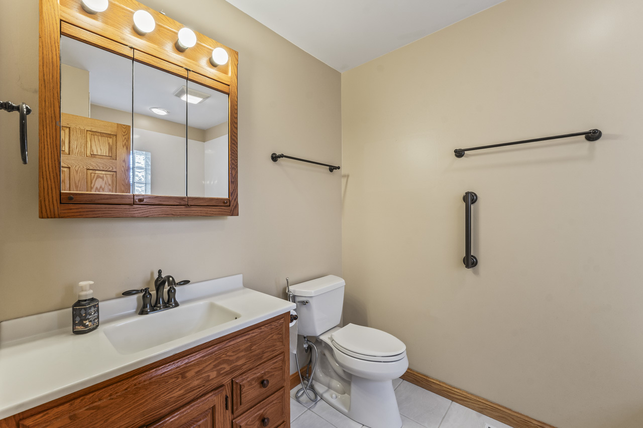 107 N Elmhurst Avenue, Mount Prospect, IL 60056