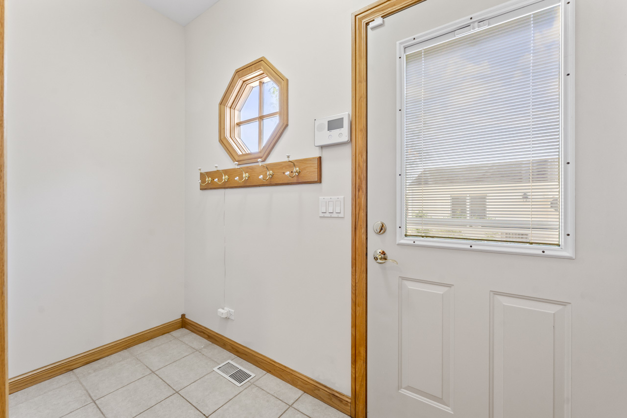 107 N Elmhurst Avenue, Mount Prospect, IL 60056