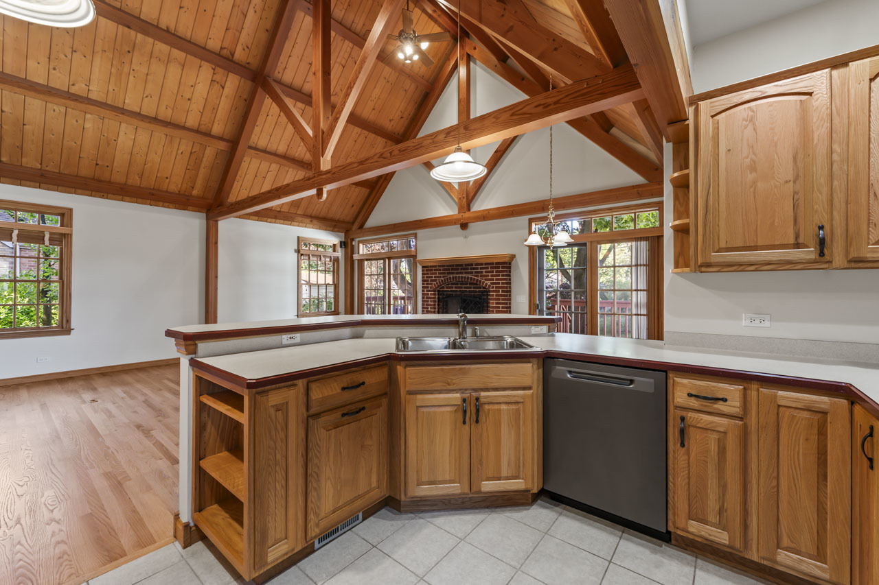 107 N Elmhurst Avenue, Mount Prospect, IL 60056