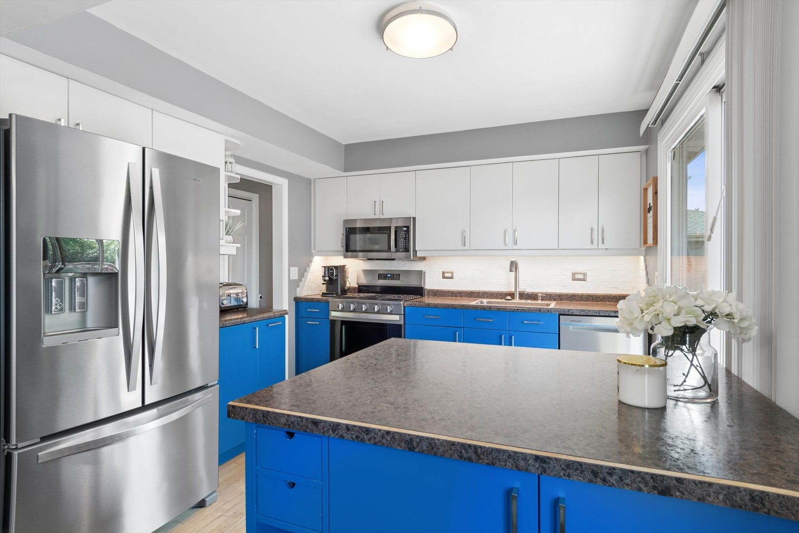 1018 Dawes Avenue, Wheaton, IL 60189