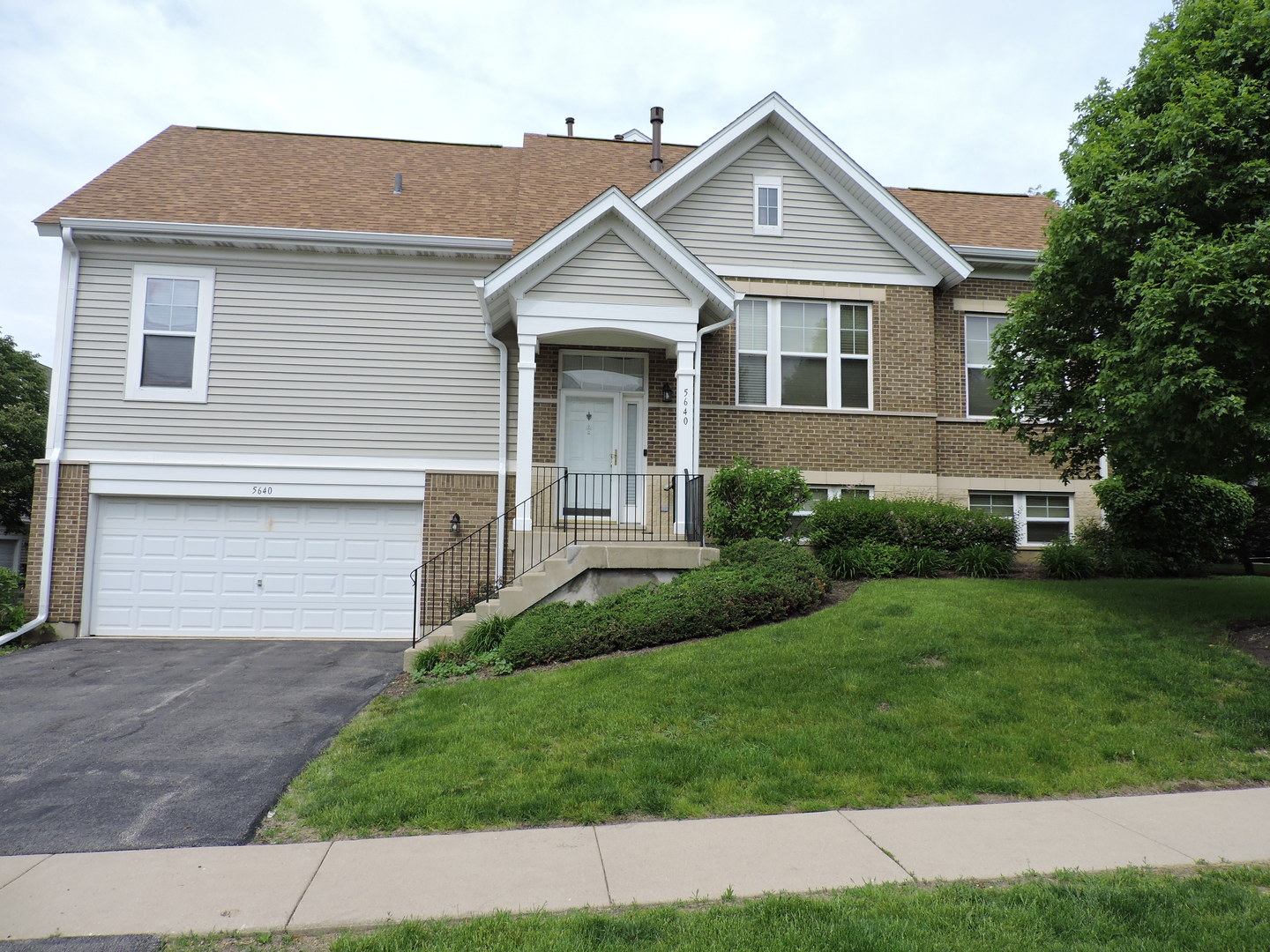 5640 Cambridge Way, Hanover Park, IL 60133
