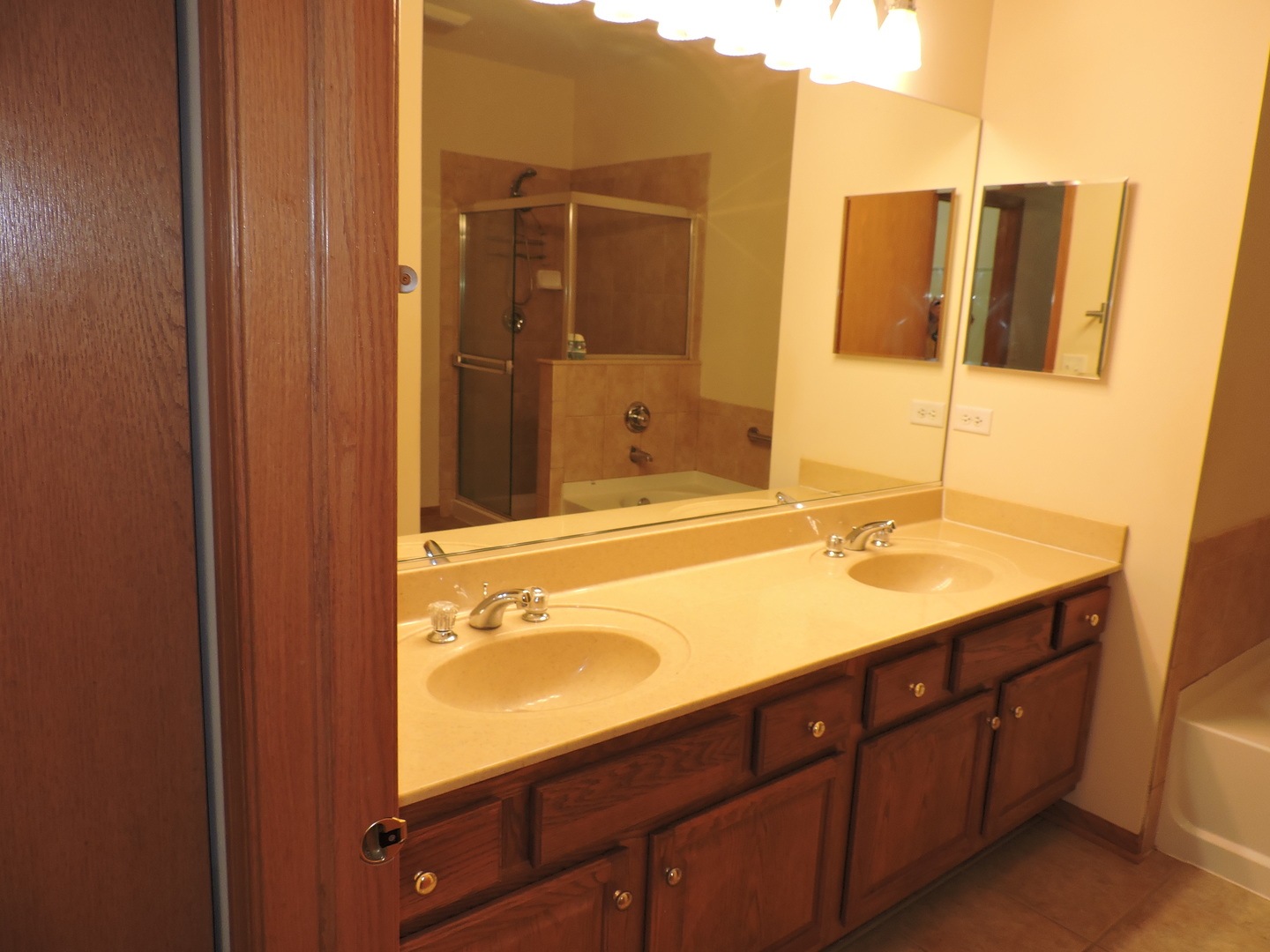 5640 Cambridge Way, Hanover Park, IL 60133