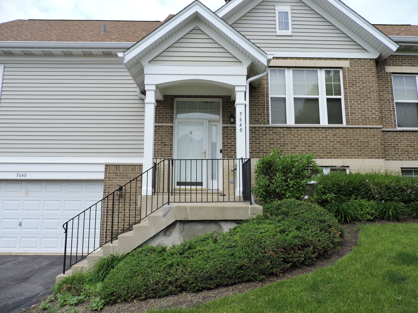 5640 Cambridge Way, Hanover Park, IL 60133
