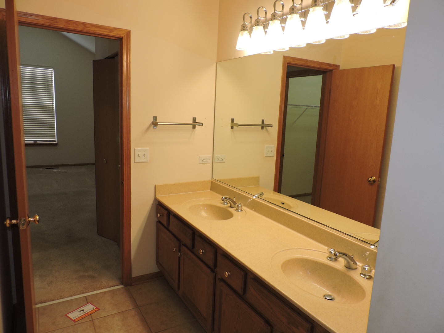 5640 Cambridge Way, Hanover Park, IL 60133
