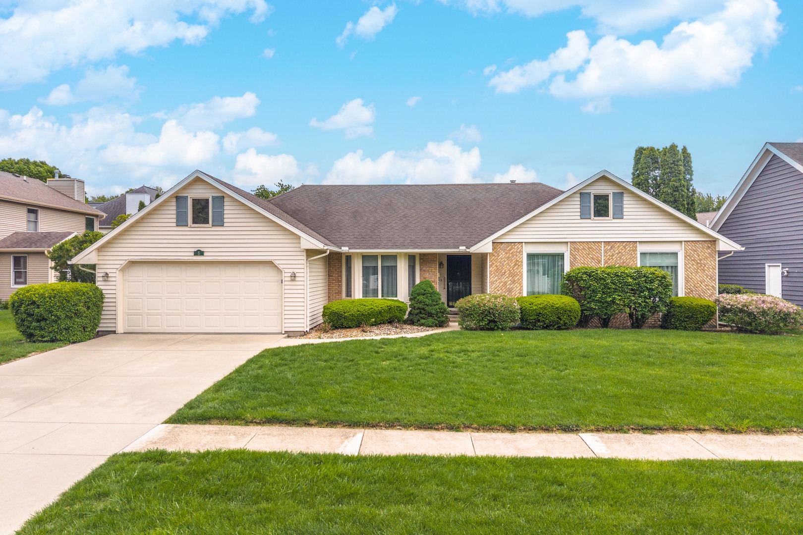 5 Downing Circle, Bloomington, IL 61704