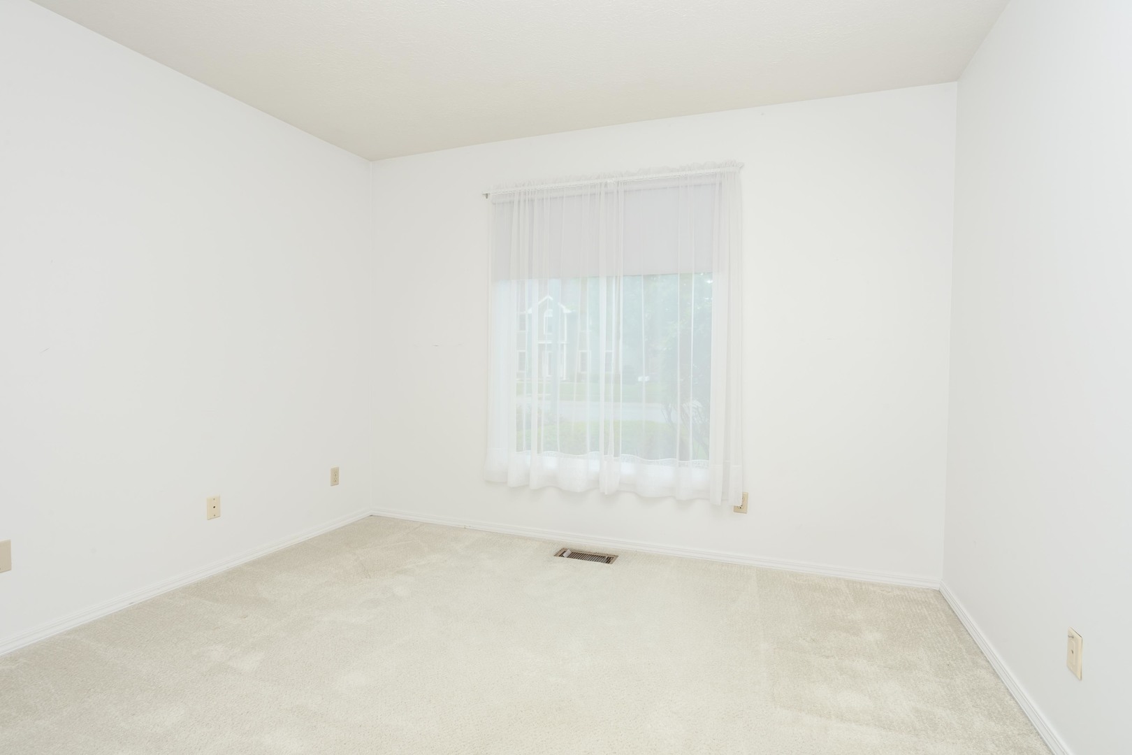 5 Downing Circle, Bloomington, IL 61704