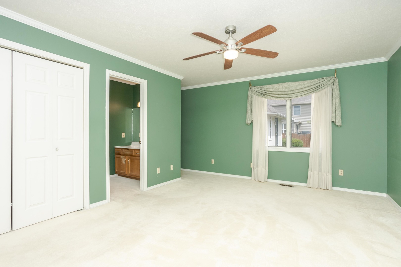 5 Downing Circle, Bloomington, IL 61704